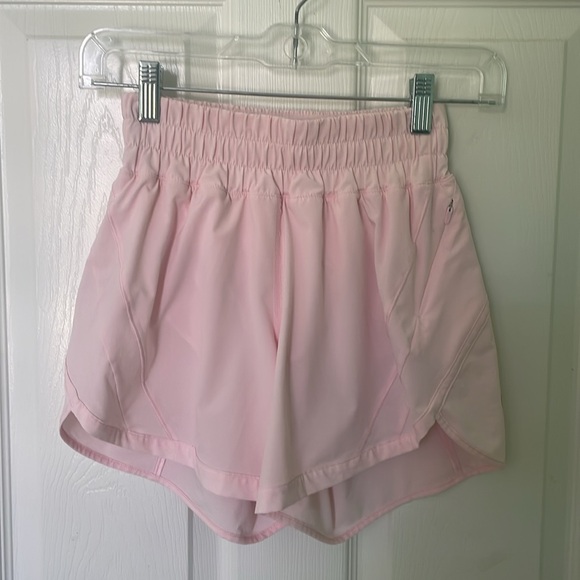 Lululemon Track That Mid-Rise Lined Short 5" Strawberry Milkshake - Picture 4 of 7